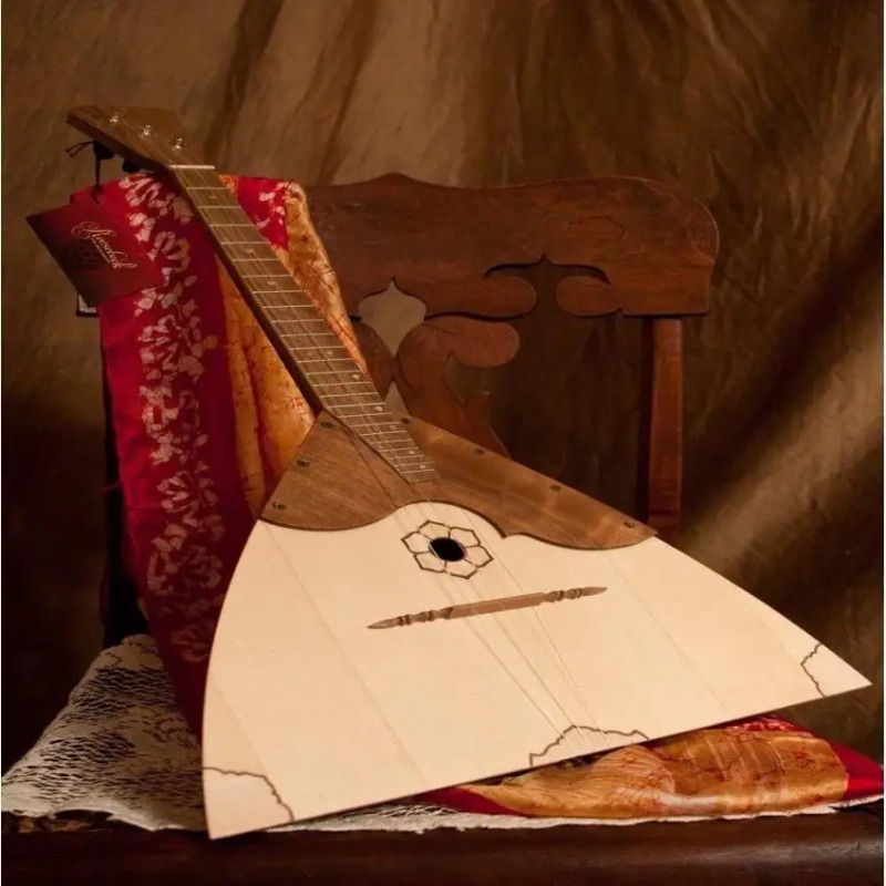 Musical Instrument Balalaika - Balalaika, instrumento musical ocidental triangular, shamisen
